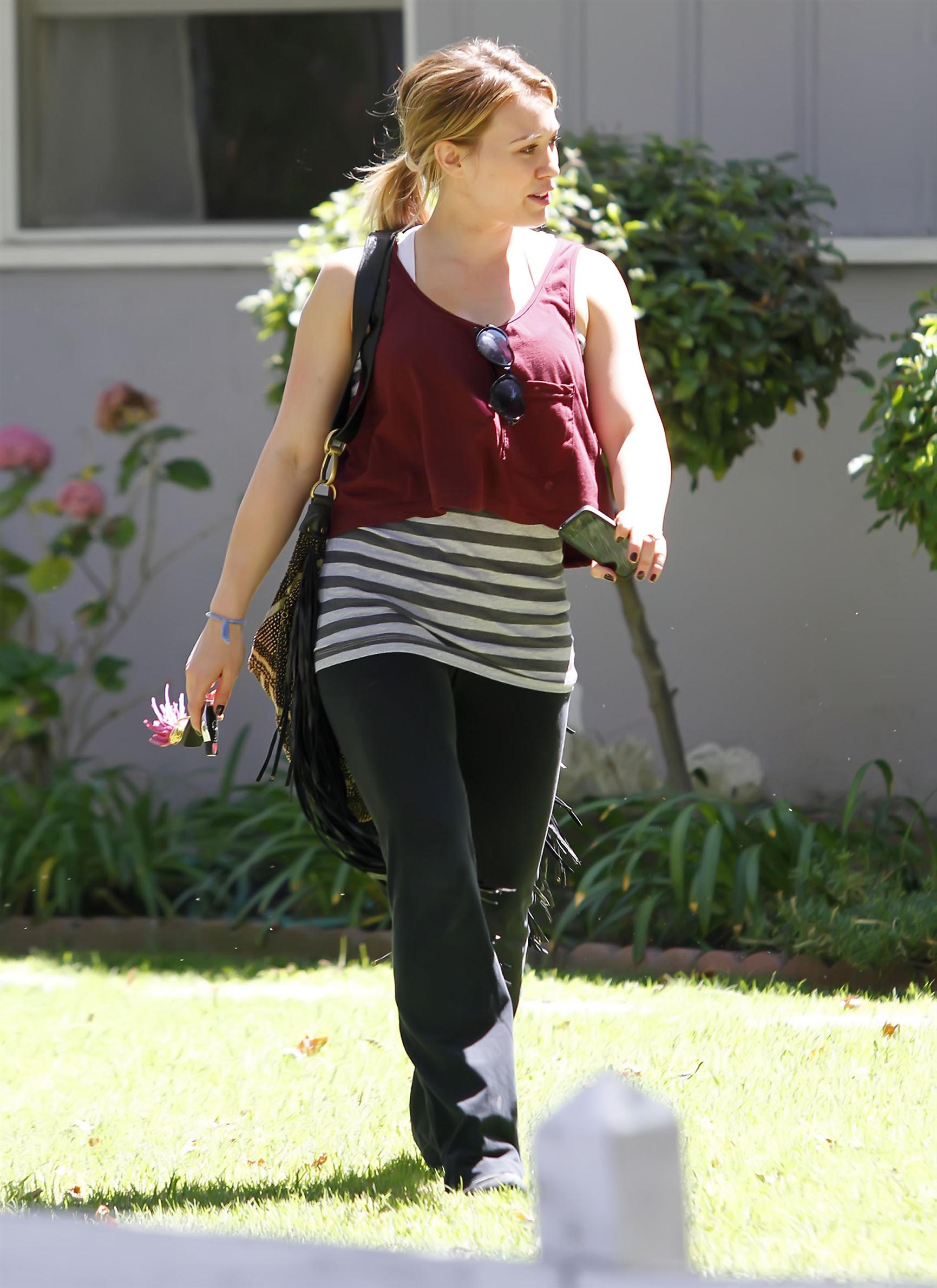 Hilary Duff pregnant star arriving for a yoga class | Picture 67676